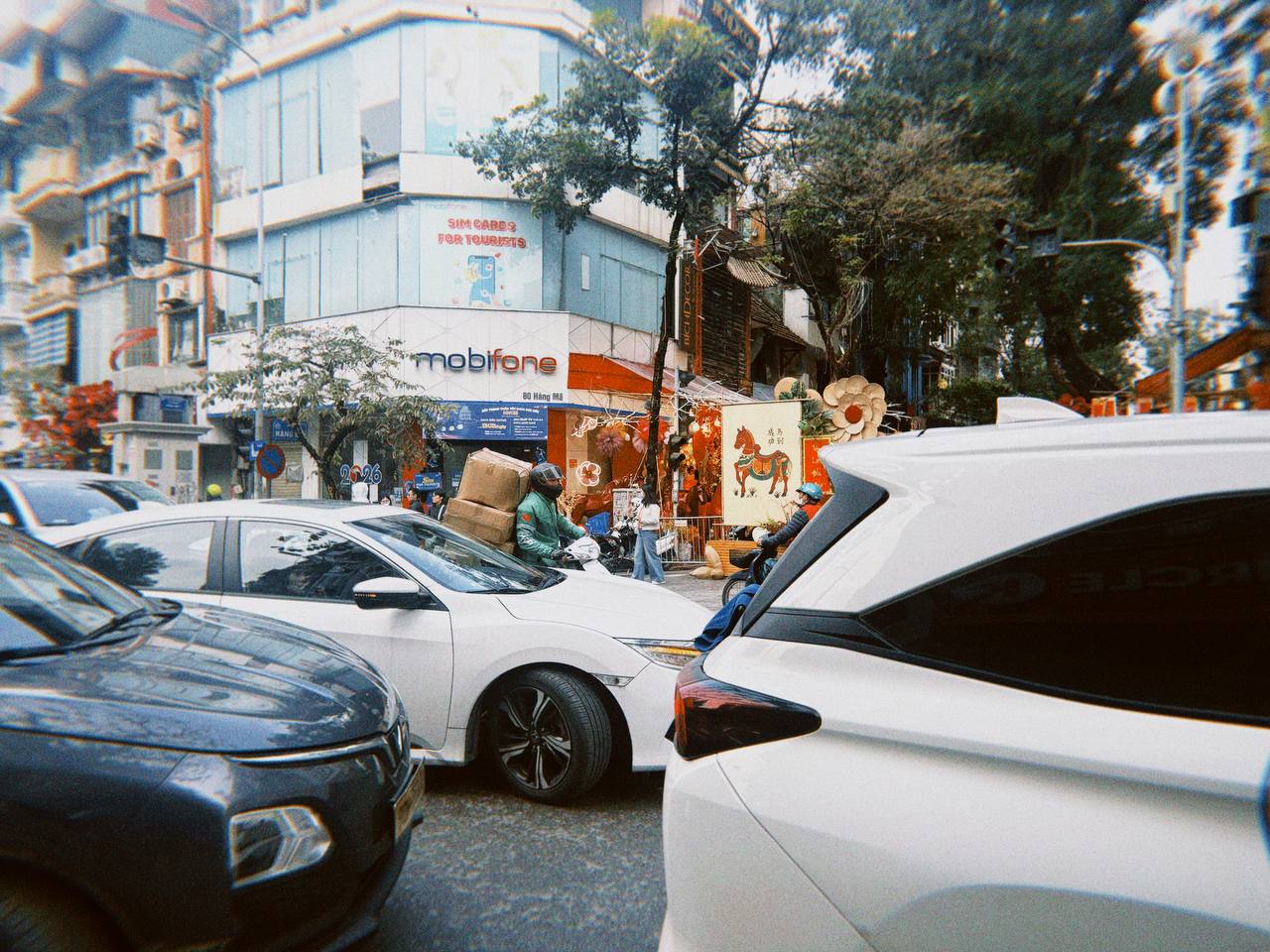 Cận cảnh H&agrave;ng M&atilde; những ng&agrave;y gi&aacute;p Tết: Vắng b&oacute;ng 