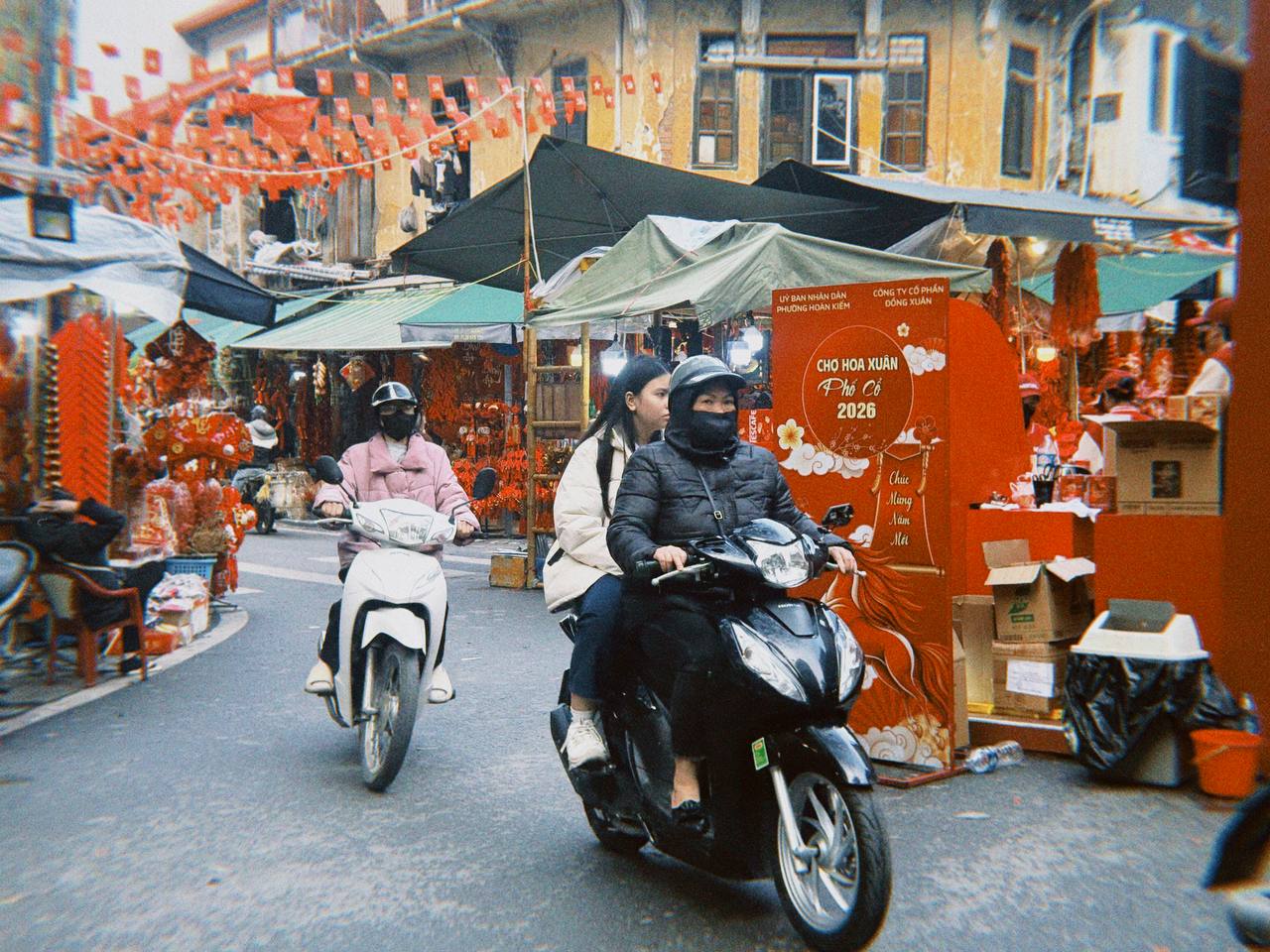 Cận cảnh H&agrave;ng M&atilde; những ng&agrave;y gi&aacute;p Tết: Vắng b&oacute;ng 