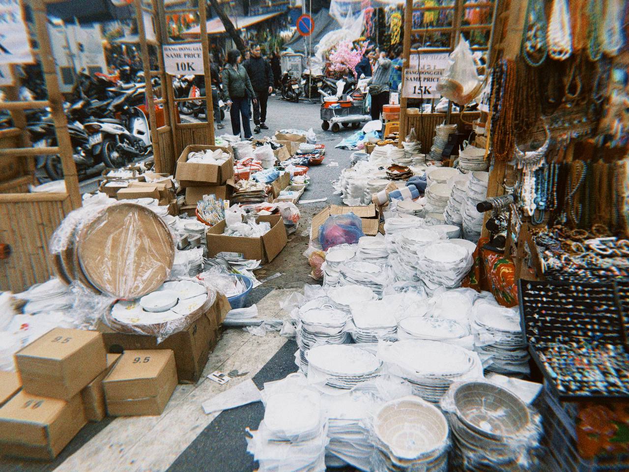 Cận cảnh H&agrave;ng M&atilde; những ng&agrave;y gi&aacute;p Tết: Vắng b&oacute;ng 