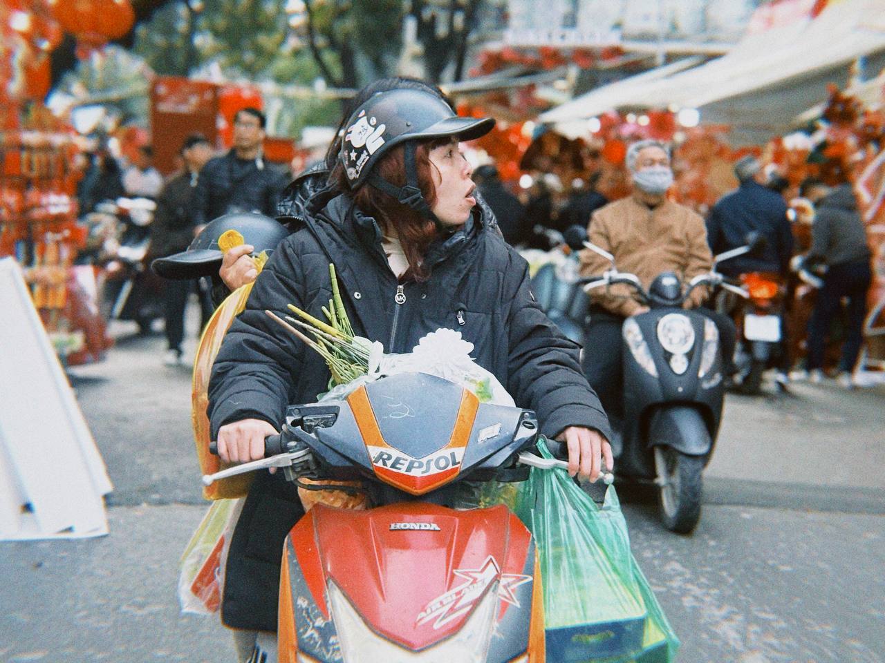 Cận cảnh H&agrave;ng M&atilde; những ng&agrave;y gi&aacute;p Tết: Vắng b&oacute;ng 