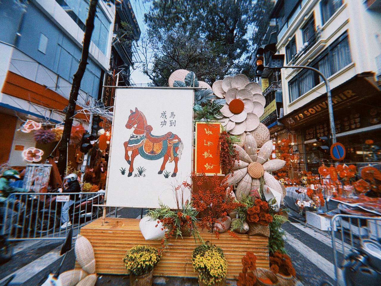 Cận cảnh H&agrave;ng M&atilde; những ng&agrave;y gi&aacute;p Tết: Vắng b&oacute;ng 