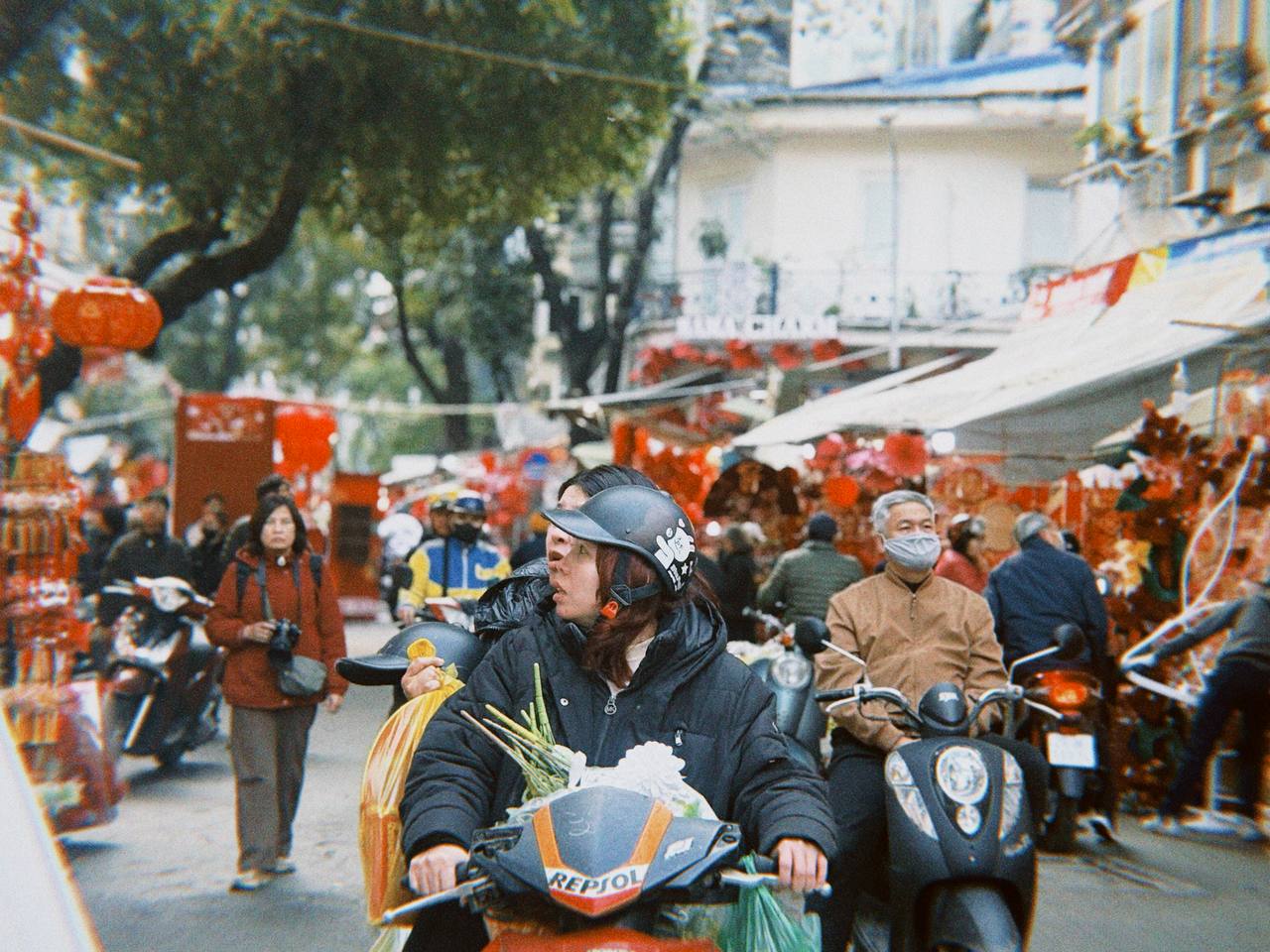 Cận cảnh H&agrave;ng M&atilde; những ng&agrave;y gi&aacute;p Tết: Vắng b&oacute;ng 