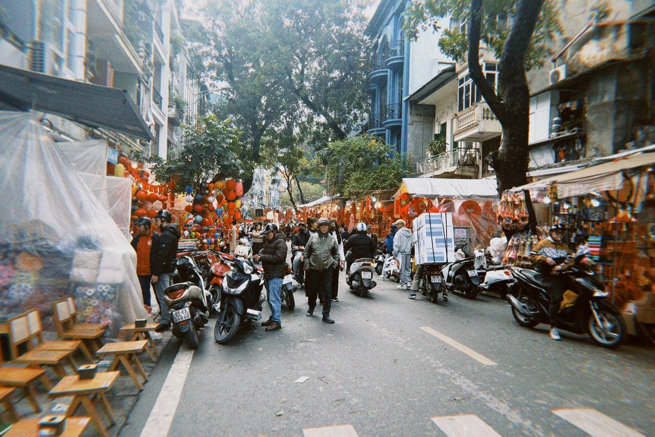 Cận cảnh H&agrave;ng M&atilde; những ng&agrave;y gi&aacute;p Tết: Vắng b&oacute;ng 