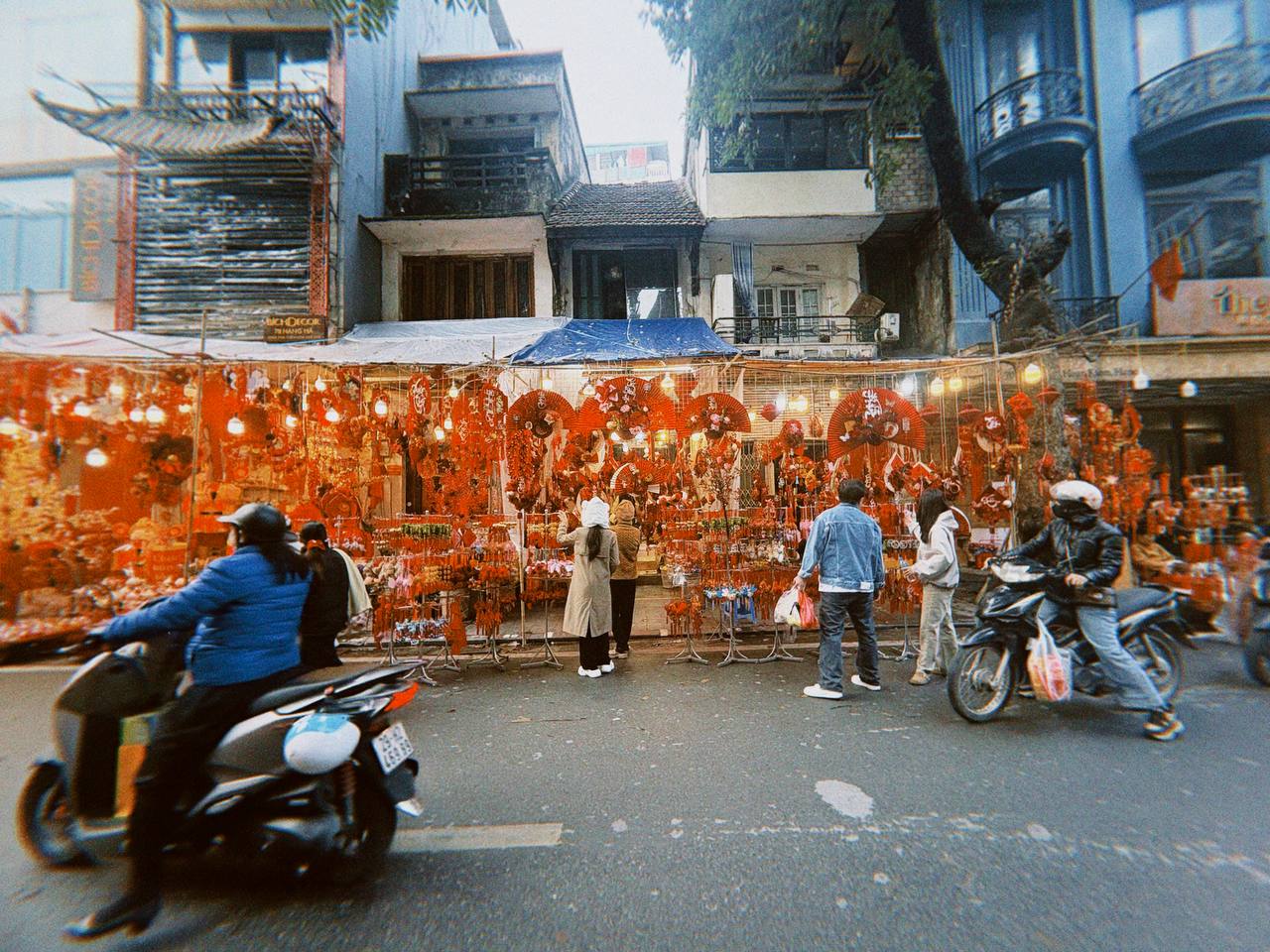 Cận cảnh H&agrave;ng M&atilde; những ng&agrave;y gi&aacute;p Tết: Vắng b&oacute;ng 