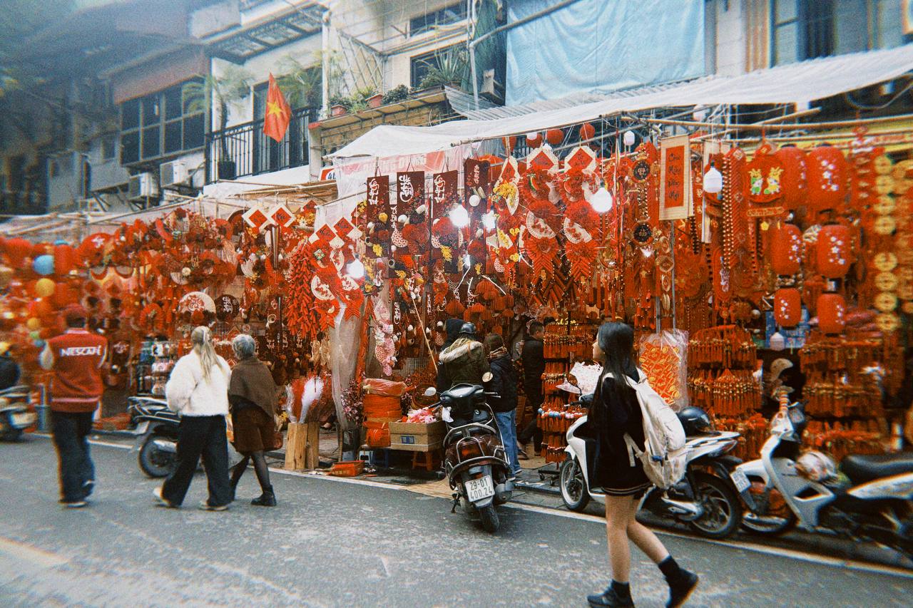 Cận cảnh H&agrave;ng M&atilde; những ng&agrave;y gi&aacute;p Tết: Vắng b&oacute;ng 