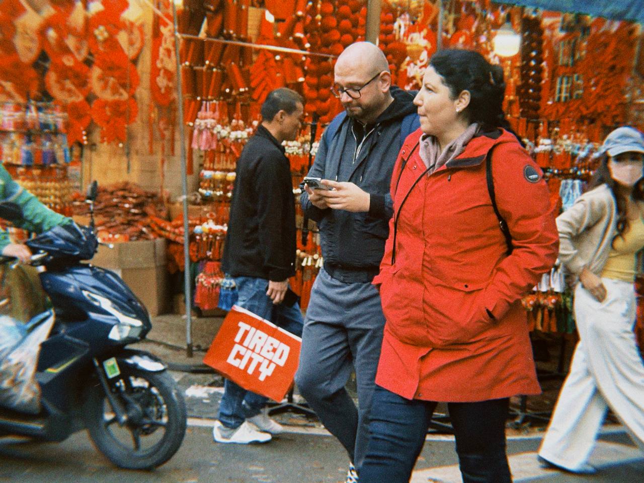 Cận cảnh H&agrave;ng M&atilde; những ng&agrave;y gi&aacute;p Tết: Vắng b&oacute;ng 