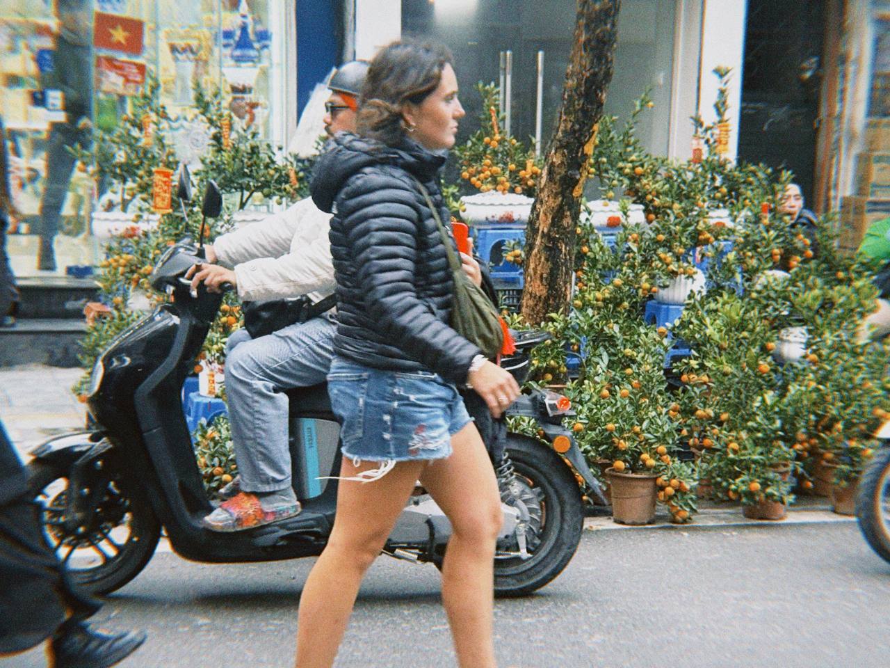 Cận cảnh H&agrave;ng M&atilde; những ng&agrave;y gi&aacute;p Tết: Vắng b&oacute;ng 