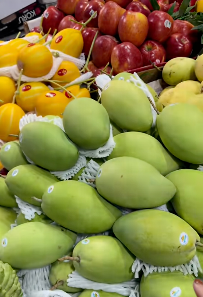 Mẹ H&agrave; Nội chia sẻ bảng chi lễ &ocirc;ng C&ocirc;ng &ocirc;ng T&aacute;o ở chợ nh&agrave; gi&agrave;u: G&agrave; 700k, hoa quả 570k v&agrave; tổng tiền vượt mốc triệu- Ảnh 10.