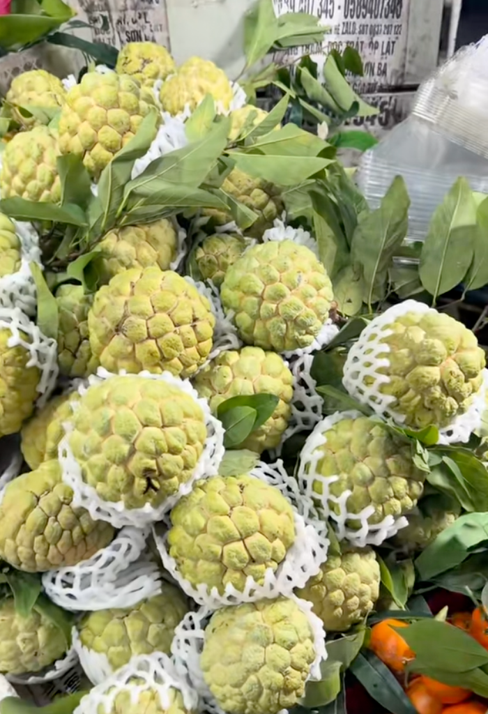 Mẹ H&agrave; Nội chia sẻ bảng chi lễ &ocirc;ng C&ocirc;ng &ocirc;ng T&aacute;o ở chợ nh&agrave; gi&agrave;u: G&agrave; 700k, hoa quả 570k v&agrave; tổng tiền vượt mốc triệu- Ảnh 9.