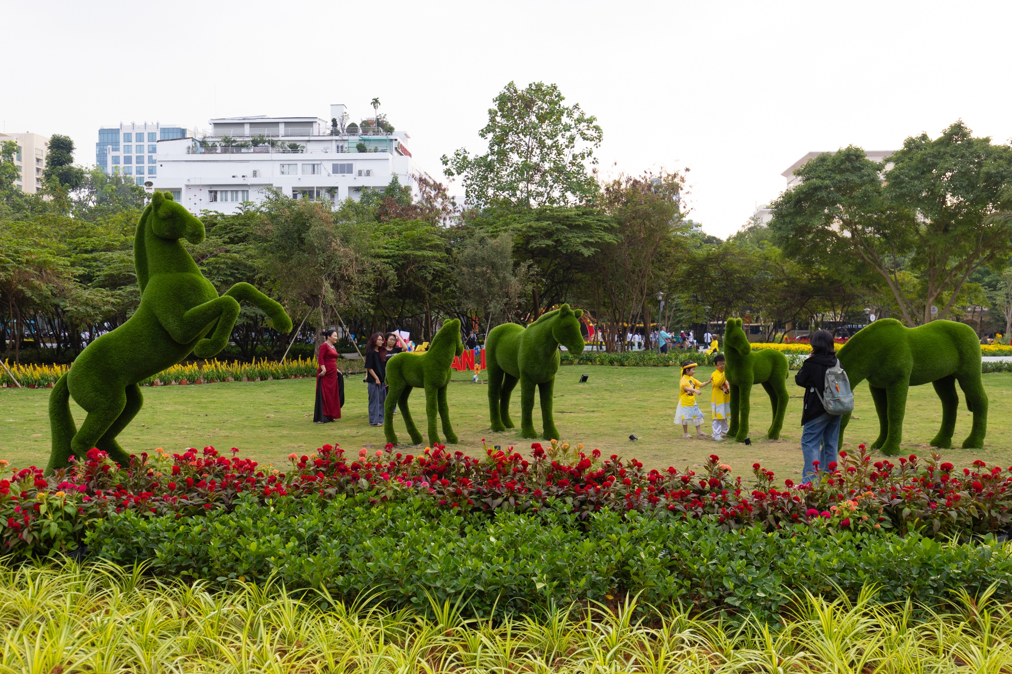 Loạt c&ocirc;ng tr&igrave;nh biểu tượng trăm tuổi của TP.HCM &ldquo;thay &aacute;o mới&rdquo;: Trung t&acirc;m giờ nh&igrave;n lạ qu&aacute;!- Ảnh 29.