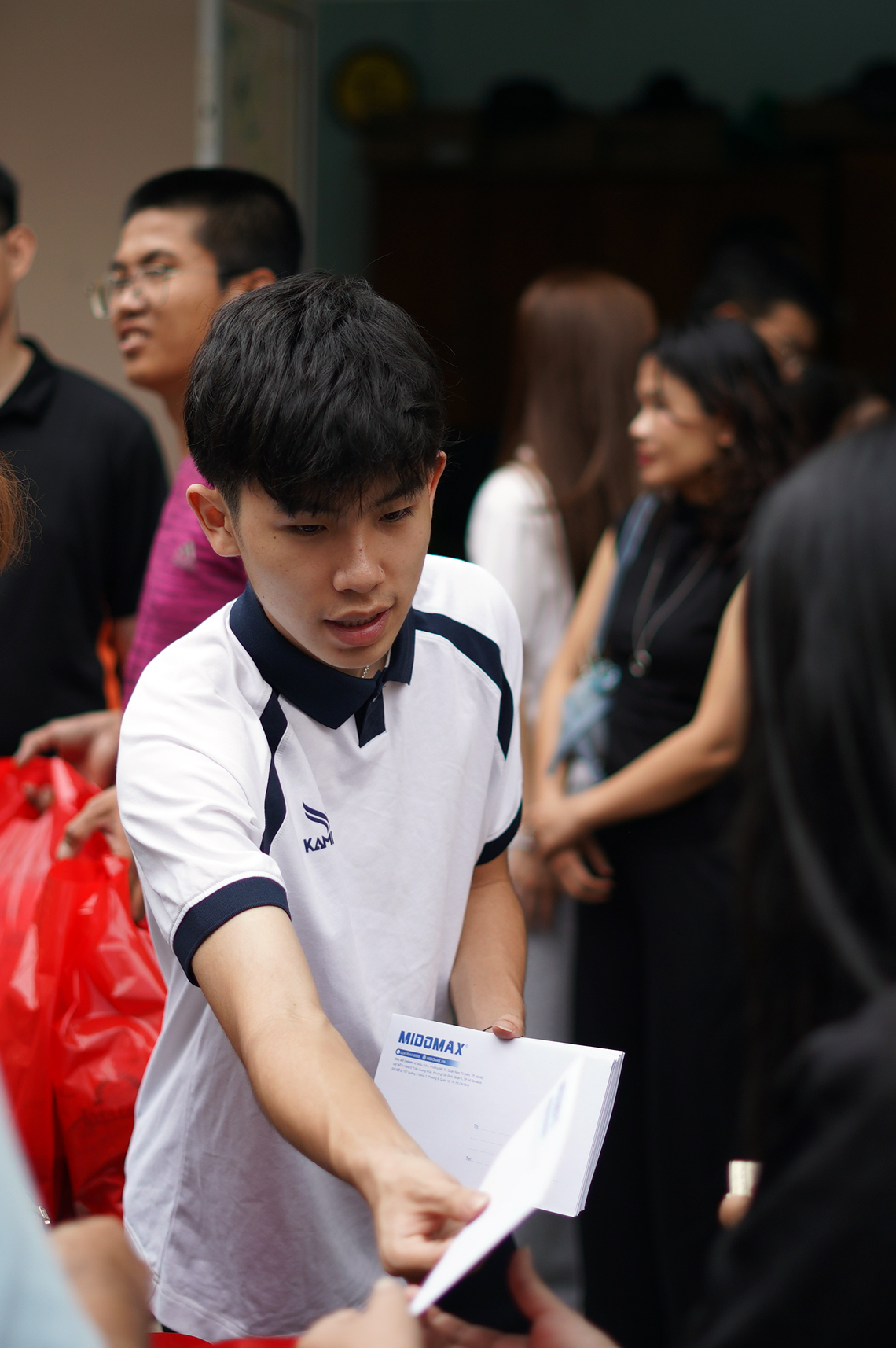 Tay vợt trẻ Tống Nhật Minh g&acirc;y sốt khi đấu gi&aacute; vợt pickleball được trăm triệu, gi&uacute;p c&aacute;c bệnh nhi ngh&egrave;o ăn Tết ấm &aacute;p- Ảnh 5.