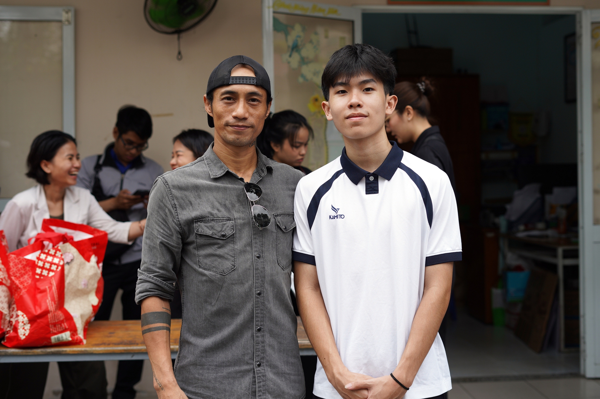 Tay vợt trẻ Tống Nhật Minh g&acirc;y sốt khi đấu gi&aacute; vợt pickleball được trăm triệu, gi&uacute;p c&aacute;c bệnh nhi ngh&egrave;o ăn Tết ấm &aacute;p- Ảnh 8.