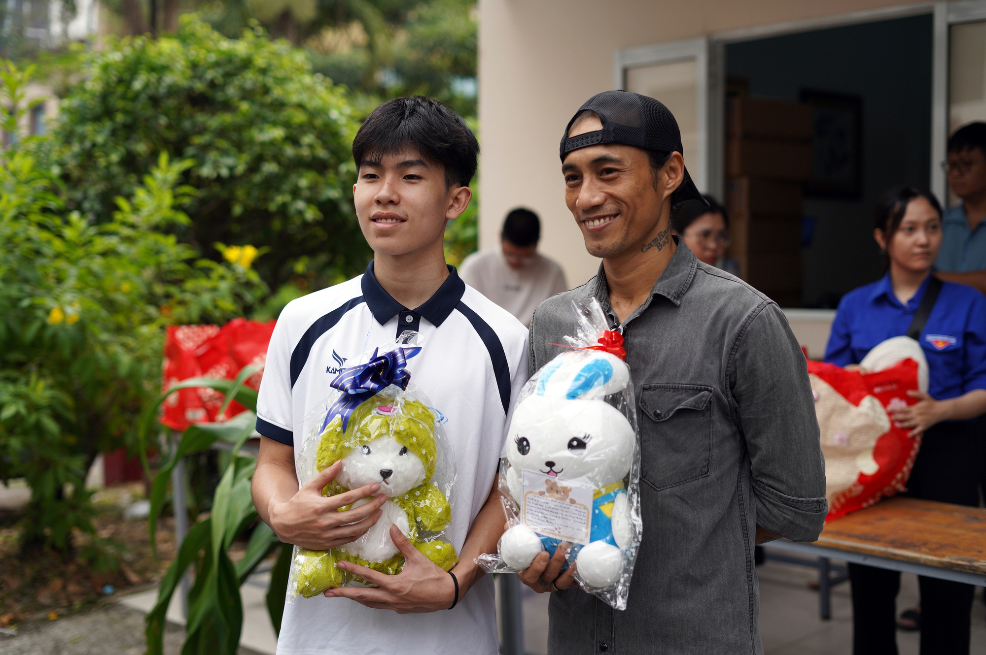 Tay vợt trẻ Tống Nhật Minh g&acirc;y sốt khi đấu gi&aacute; vợt pickleball được trăm triệu, gi&uacute;p c&aacute;c bệnh nhi ngh&egrave;o ăn Tết ấm &aacute;p- Ảnh 6.