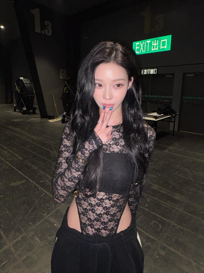 M&agrave;n đụng độ nghẹt thở giữa Jennie v&agrave; 2 g&aacute;i xinh Kpop: Định nghĩa lại kh&aacute;i niệm sexy l&agrave; g&igrave;!- Ảnh 6.