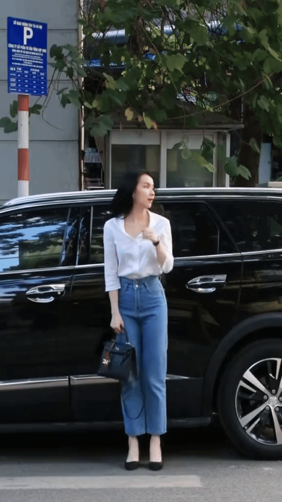 Netizen khen nức nở 1 Hoa hậu Ho&agrave;n vũ 18 năm kh&ocirc;ng gi&agrave;, mặc &aacute;o d&agrave;i tr&ocirc;ng như g&aacute;i đ&ocirc;i mươi- Ảnh 5.