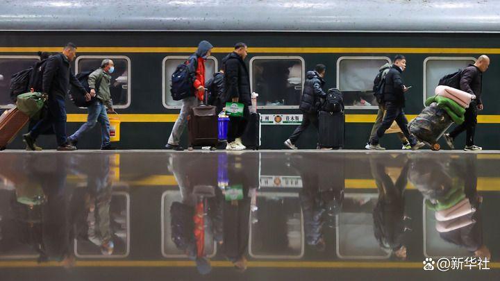 Cảnh tượng ngay l&uacute;c n&agrave;y ở ga t&agrave;u điện: Nhiều người kh&ocirc;ng tin v&agrave;o mắt m&igrave;nh- Ảnh 3.