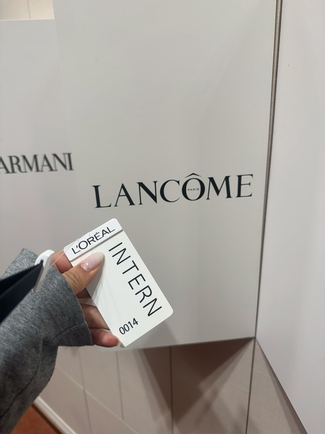 Mỹ nh&acirc;n l&agrave; 