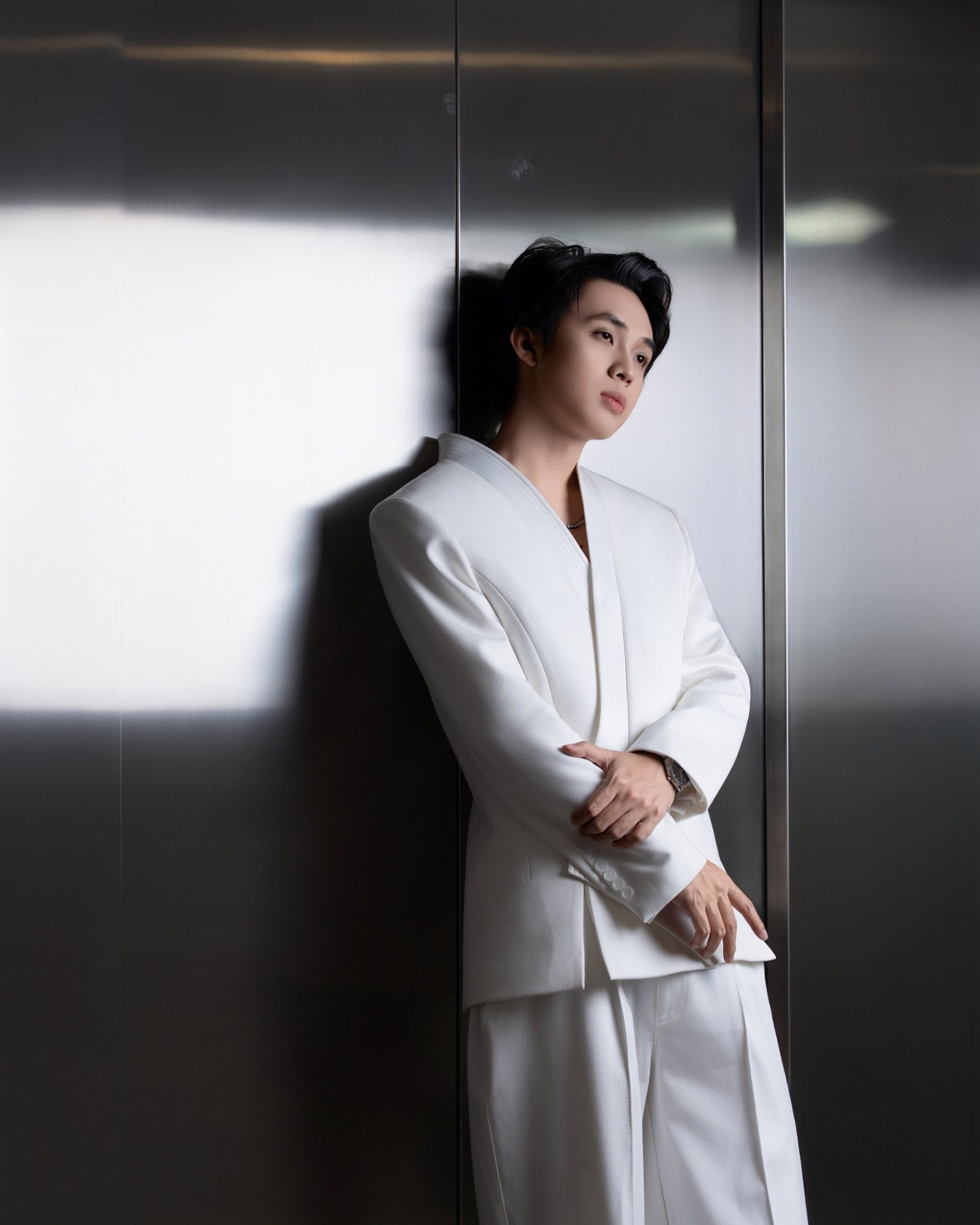 Nam rapper bước ra từ Rap Việt &ldquo;chạy show&rdquo; tất bật cuối năm, visual s&aacute;ng bừng chiếm spotlight- Ảnh 2.