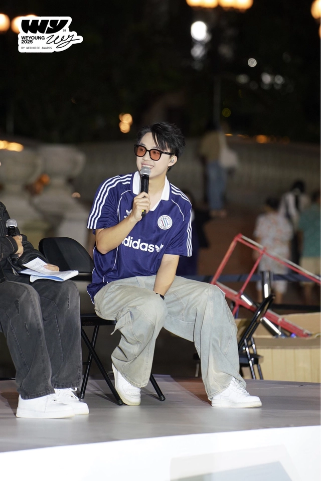 Nam rapper bước ra từ Rap Việt &ldquo;chạy show&rdquo; tất bật cuối năm, visual s&aacute;ng bừng chiếm spotlight- Ảnh 6.