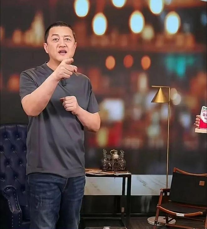 L&yacute; &Aacute; Bằng ngừng b&aacute;n h&agrave;ng online sau phi&ecirc;n livestream 374 tỷ- Ảnh 2.