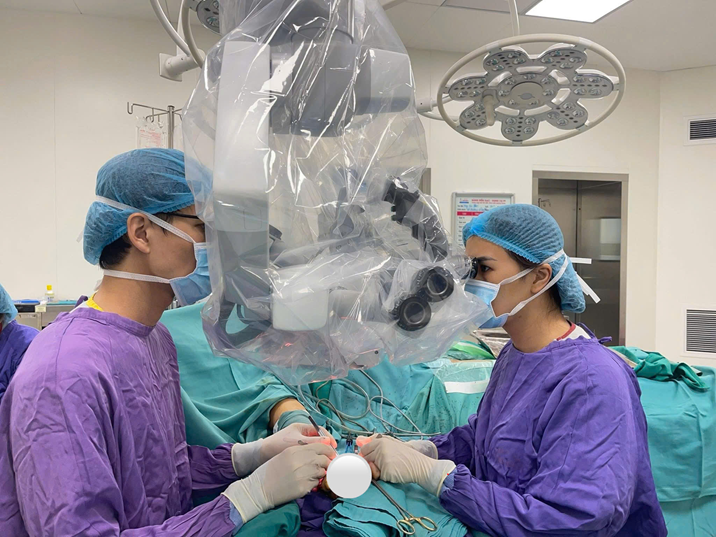 Người đ&agrave;n &ocirc;ng H&agrave; Nội su&yacute;t mất ng&oacute;n tay v&igrave; chặt thịt g&agrave; đ&oacute;n Tết- Ảnh 2.