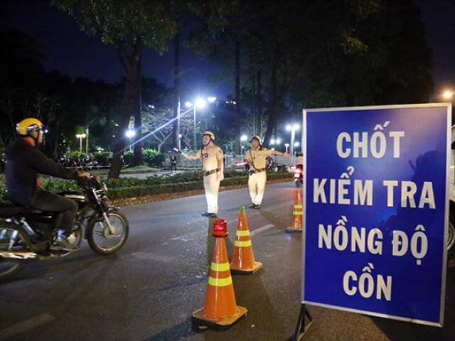 Uống rượu từ h&ocirc;m trước, s&aacute;ng h&ocirc;m sau vẫn bị phạt nồng độ cồn, Bộ C&ocirc;ng an n&oacute;i g&igrave;?- Ảnh 1.