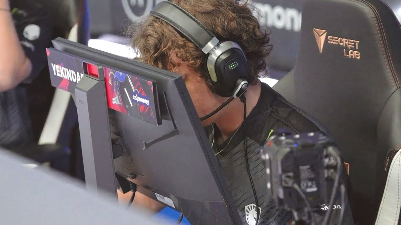 Giải m&atilde; th&oacute;i quen kỳ lạ của game thủ chuy&ecirc;n nghiệp: Tại sao họ lại "d&iacute; mắt" v&agrave;o m&agrave;n h&igrave;nh khi thi đấu?- Ảnh 4.