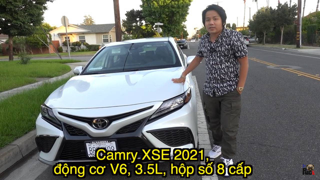 Nh&igrave;n lại d&agrave;n xe của Khoa Pug trước khi tuy&ecirc;n bố ph&aacute; sản: Từ Camry &lsquo;m&aacute;y V6&rsquo; độc lạ tại Mỹ đến cặp đ&ocirc;i Mercedes-Benz hơn 4 tỷ đồng tại Việt Nam- Ảnh 4.