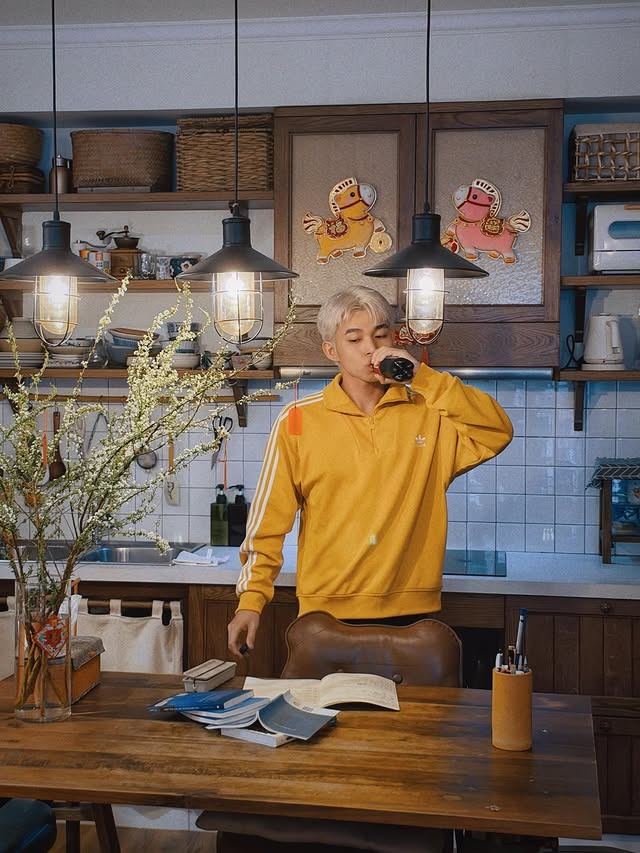 Jun Phạm đ&oacute;n Tết trong căn hộ 75m2: Giản dị m&agrave; ấm &aacute;p, nh&igrave;n g&oacute;c n&agrave;o cũng chữa l&agrave;nh- Ảnh 9.