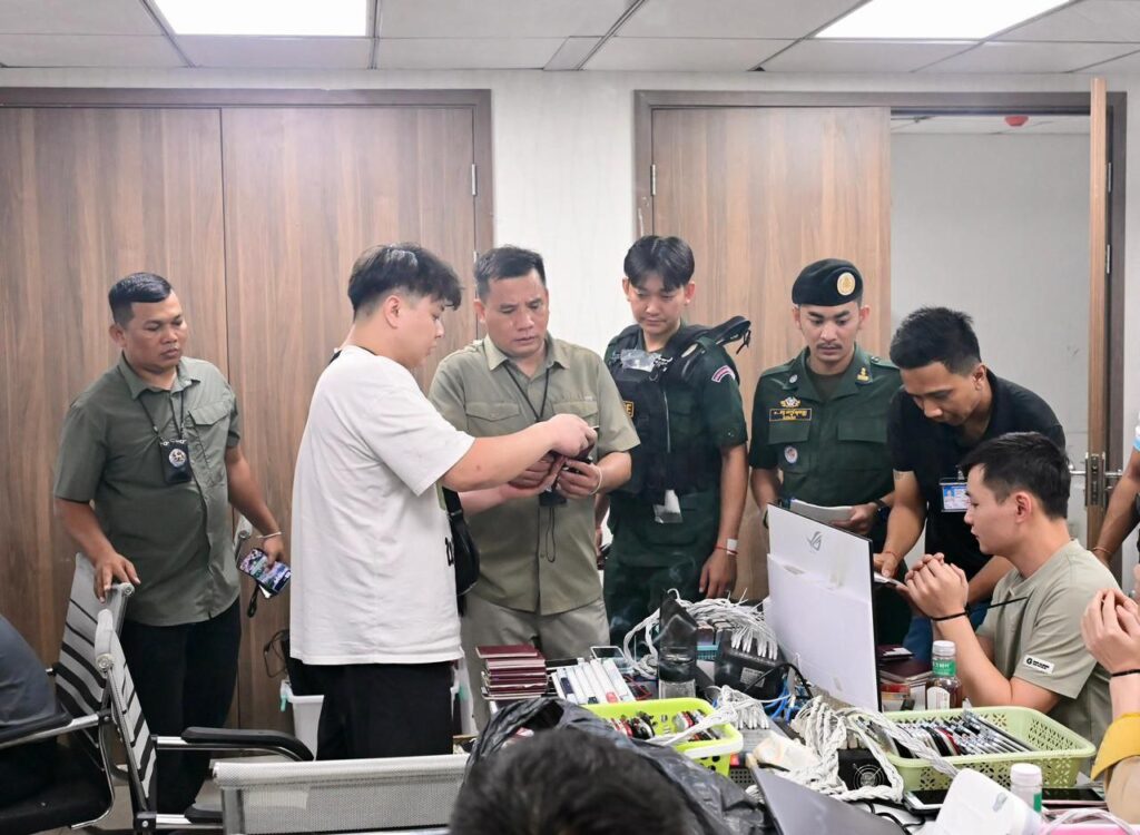 Campuchia đ&aacute;nh mạnh tụ điểm "đen", triệt h&agrave;ng loạt s&ograve;ng bạc lừa đảo lớn- Ảnh 3.