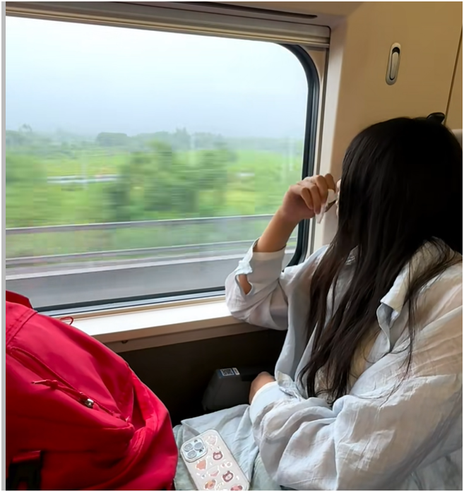 Đi 5.000km về qu&ecirc; ăn Tết, ng&oacute; v&agrave;o ph&ograve;ng ngủ thấy bố mẹ l&agrave;m điều n&agrave;y với 3,6 tỷ, t&ocirc;i bắt xe trở ngược lại th&agrave;nh phố: &ldquo;Xin bu&ocirc;ng tha cho con&rdquo;- Ảnh 5.