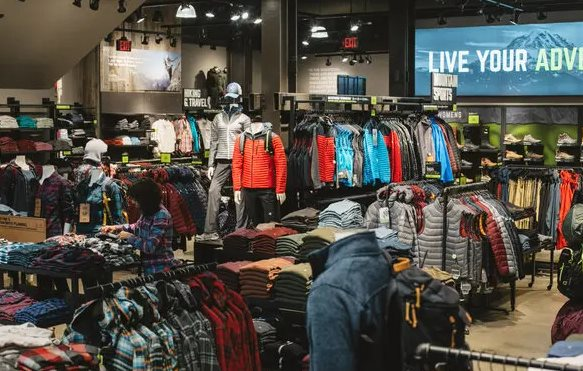 Thương hiệu đồ thể thao 100 năm tuổi vừa ch&iacute;nh thức nộp đơn xin ph&aacute; sản, đang c&acirc;n nhắc b&aacute;n to&agrave;n bộ 220 cửa h&agrave;ng- Ảnh 2.