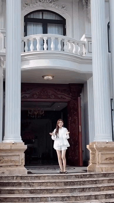 S&aacute;ng nhất Bạc Li&ecirc;u: N&agrave;ng d&acirc;u miền T&acirc;y quay cận cảnh 