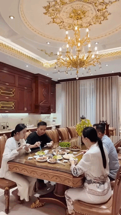 S&aacute;ng nhất Bạc Li&ecirc;u: N&agrave;ng d&acirc;u miền T&acirc;y quay cận cảnh 