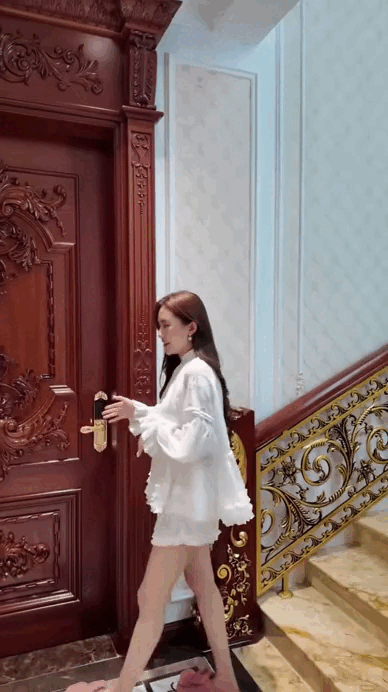 S&aacute;ng nhất Bạc Li&ecirc;u: N&agrave;ng d&acirc;u miền T&acirc;y quay cận cảnh 