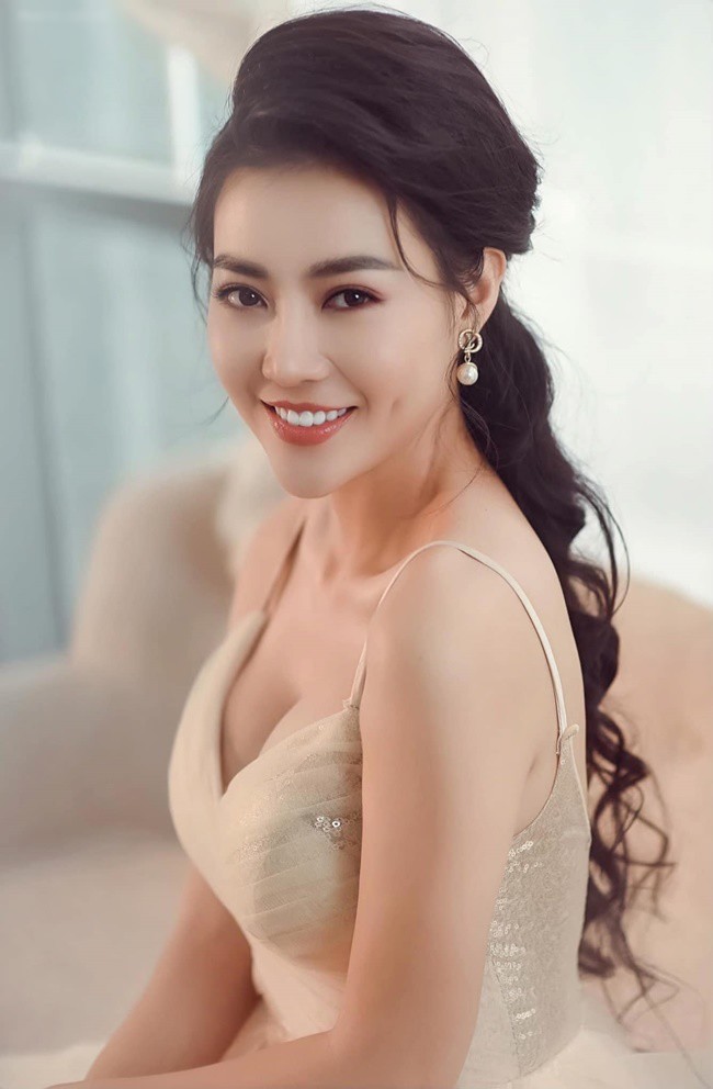 Kh&ocirc;ng thể tin cặp sao Việt n&agrave;y c&oacute; thể y&ecirc;u nhau: Nh&agrave; g&aacute;i l&agrave; &Aacute; hậu đẹp nức tiếng, k&eacute;m nh&agrave; trai tận 28 tuổi- Ảnh 3.