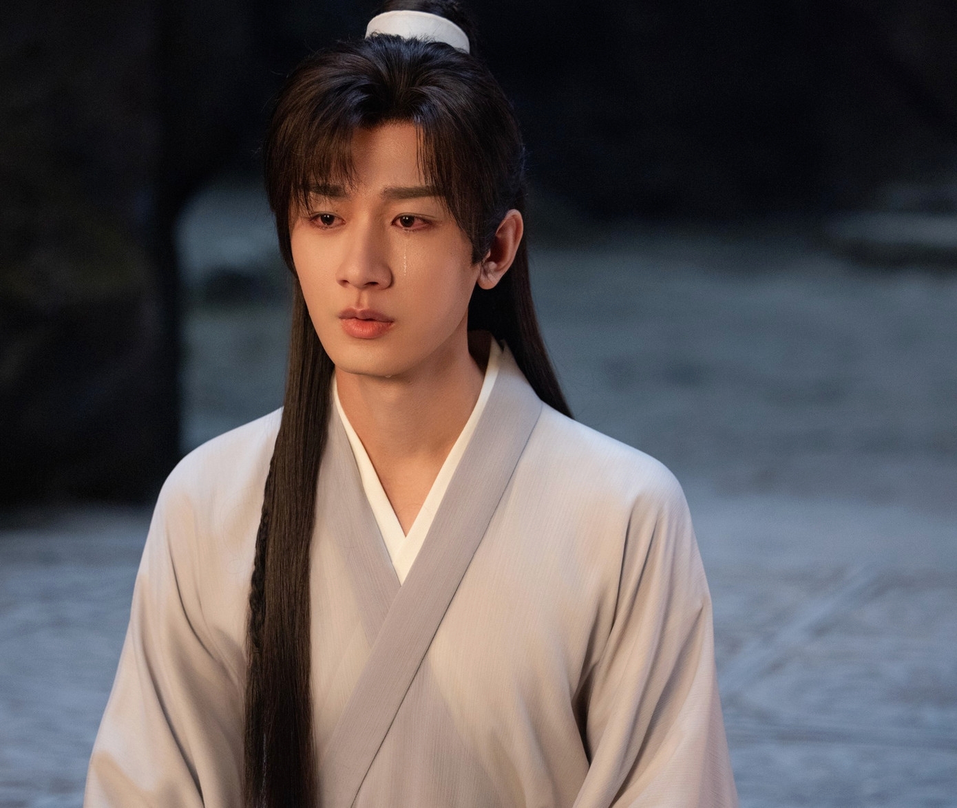 Chưa từng c&oacute; ở showbiz: 20.000 người v&acirc;y k&iacute;n cung điện để gặp thảm họa cổ trang g&oacute;c n&agrave;o cũng xấu- Ảnh 6.