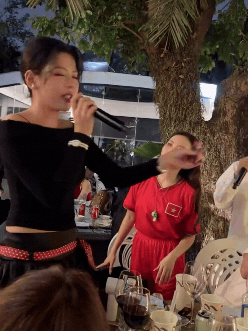 Cặp Em Xinh khiến d&acirc;n t&igrave;nh ph&aacute;t sốt v&igrave; size gap kh&ocirc;ng tưởng, 