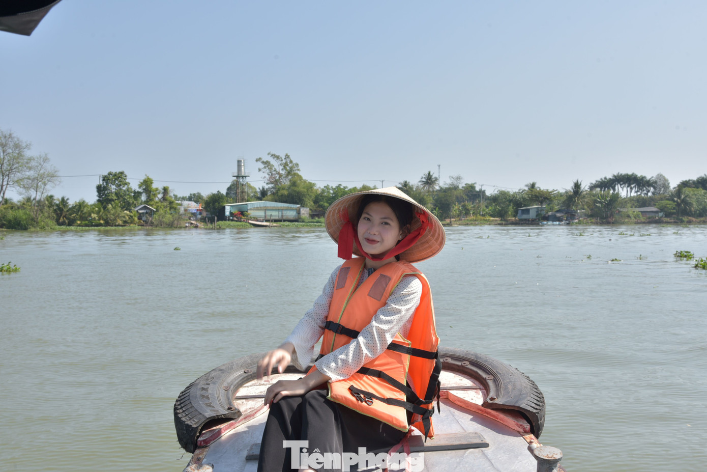 Kh&aacute;ch T&acirc;y 'ăn Tết' sớm ở Cồn Sơn- Ảnh 1.