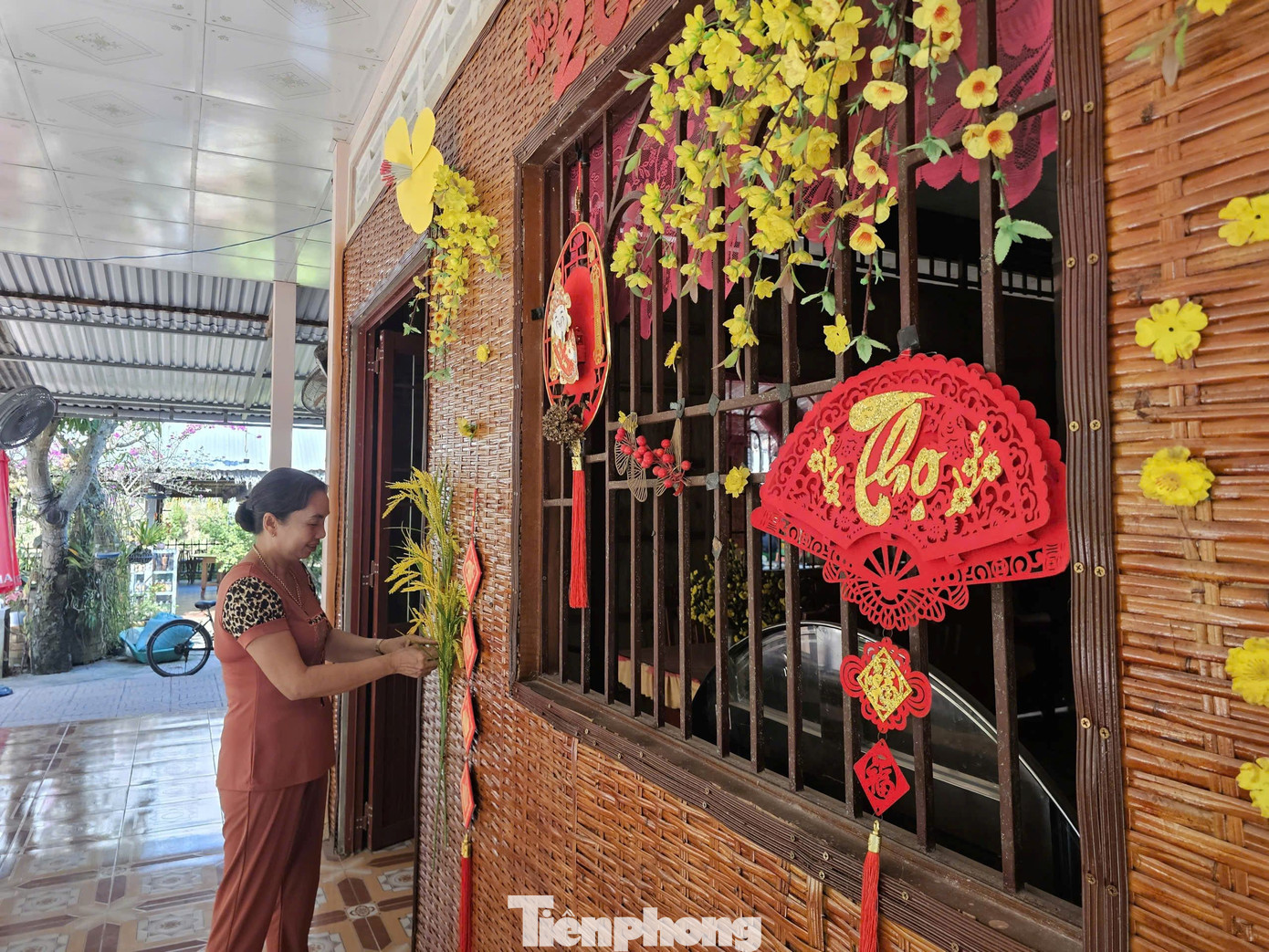 Kh&aacute;ch T&acirc;y 'ăn Tết' sớm ở Cồn Sơn- Ảnh 2.