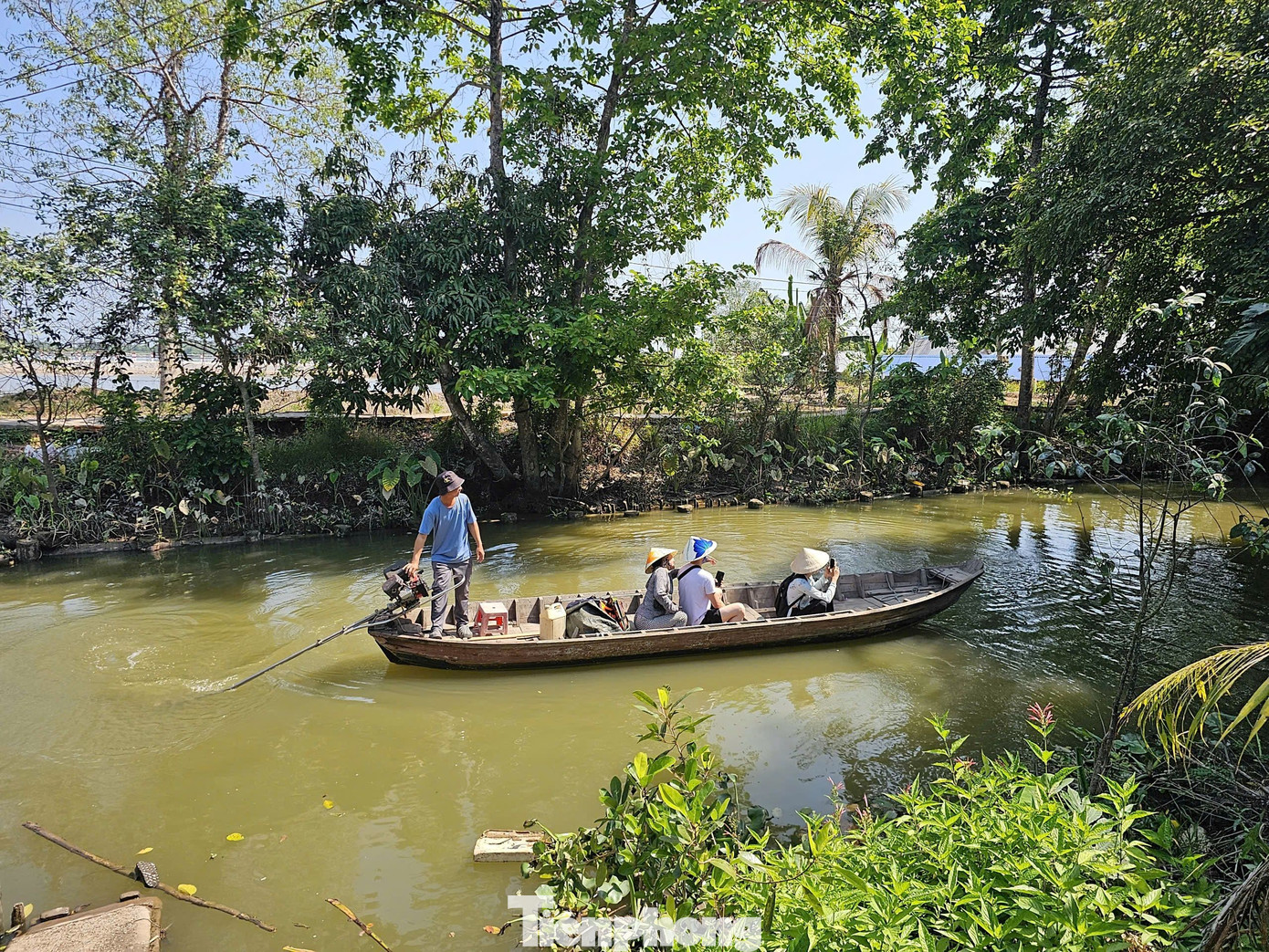 Kh&aacute;ch T&acirc;y 'ăn Tết' sớm ở Cồn Sơn- Ảnh 11.