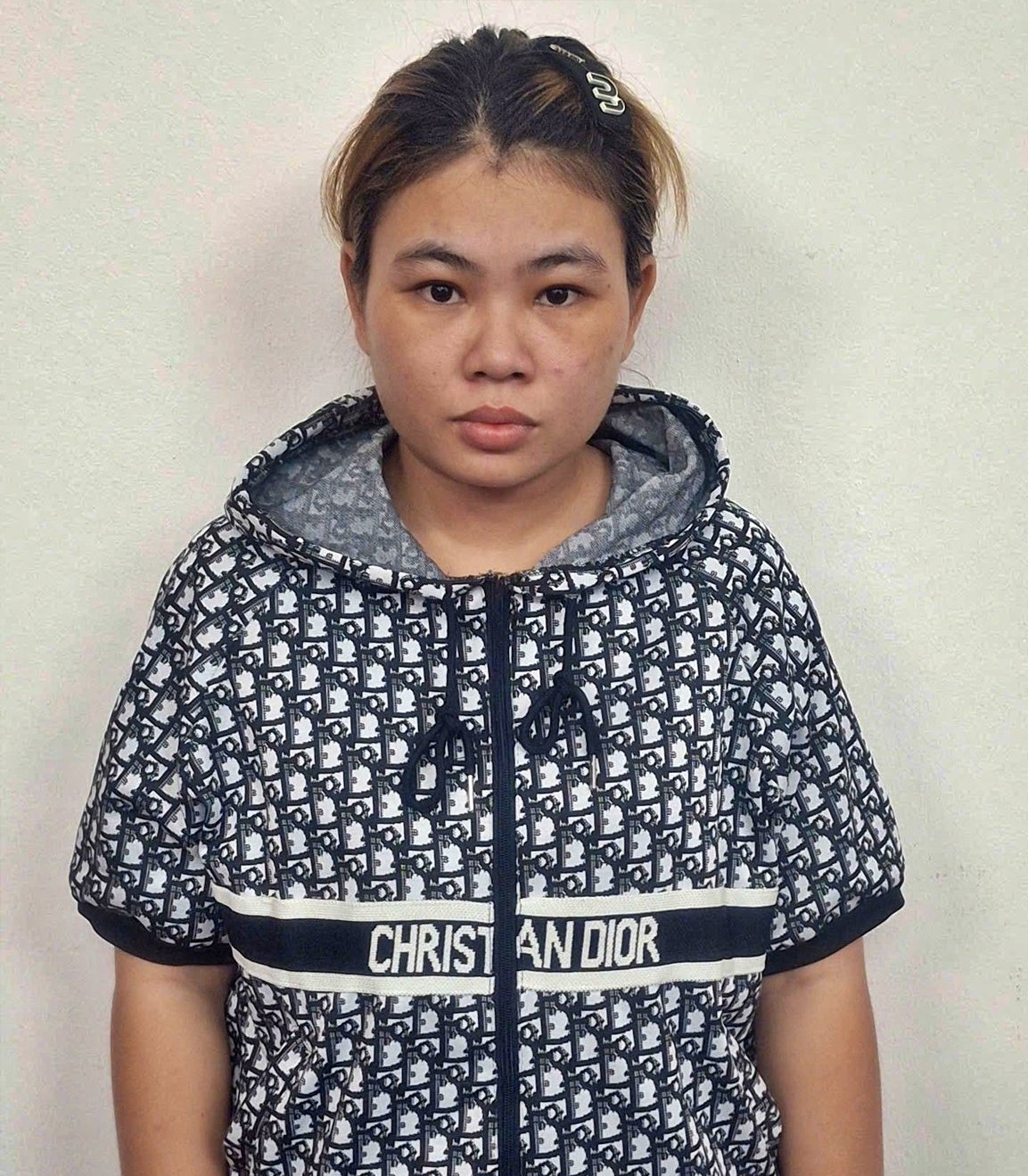 Khởi tố, cấm đi khỏi nơi cư trú chủ hụi Dương Thị Hồng Trang- Ảnh 1.