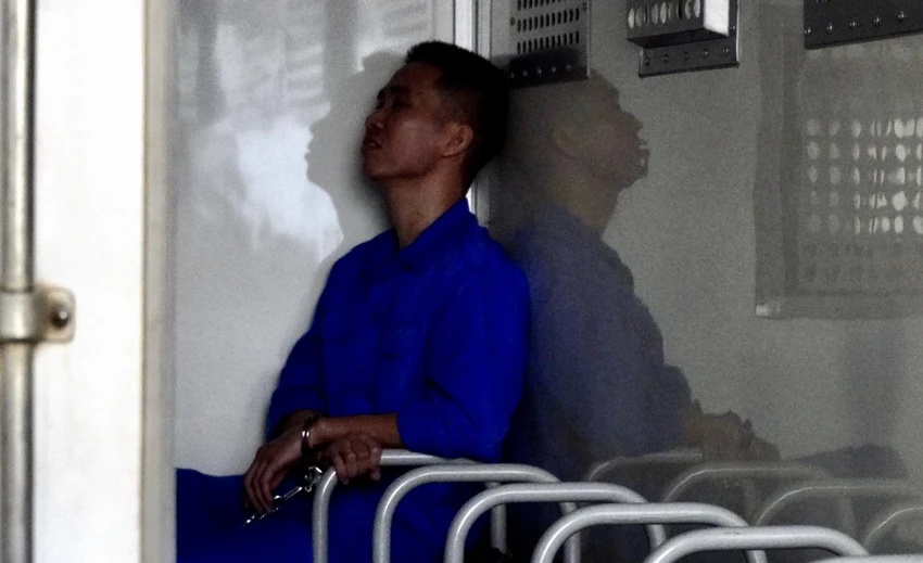 Thảm &aacute;n 3 người tử vong ở Đồng Nai: Lạnh người nụ cười thản nhi&ecirc;n v&agrave; biểu cảm kh&oacute; hiểu của L&ecirc; Sỹ T&ugrave;ng khi bị tuy&ecirc;n &aacute;n tử h&igrave;nh- Ảnh 3.