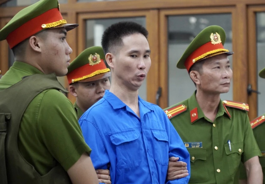 Thảm &aacute;n 3 người tử vong ở Đồng Nai: Lạnh người nụ cười thản nhi&ecirc;n v&agrave; biểu cảm kh&oacute; hiểu của L&ecirc; Sỹ T&ugrave;ng khi bị tuy&ecirc;n &aacute;n tử h&igrave;nh- Ảnh 2.