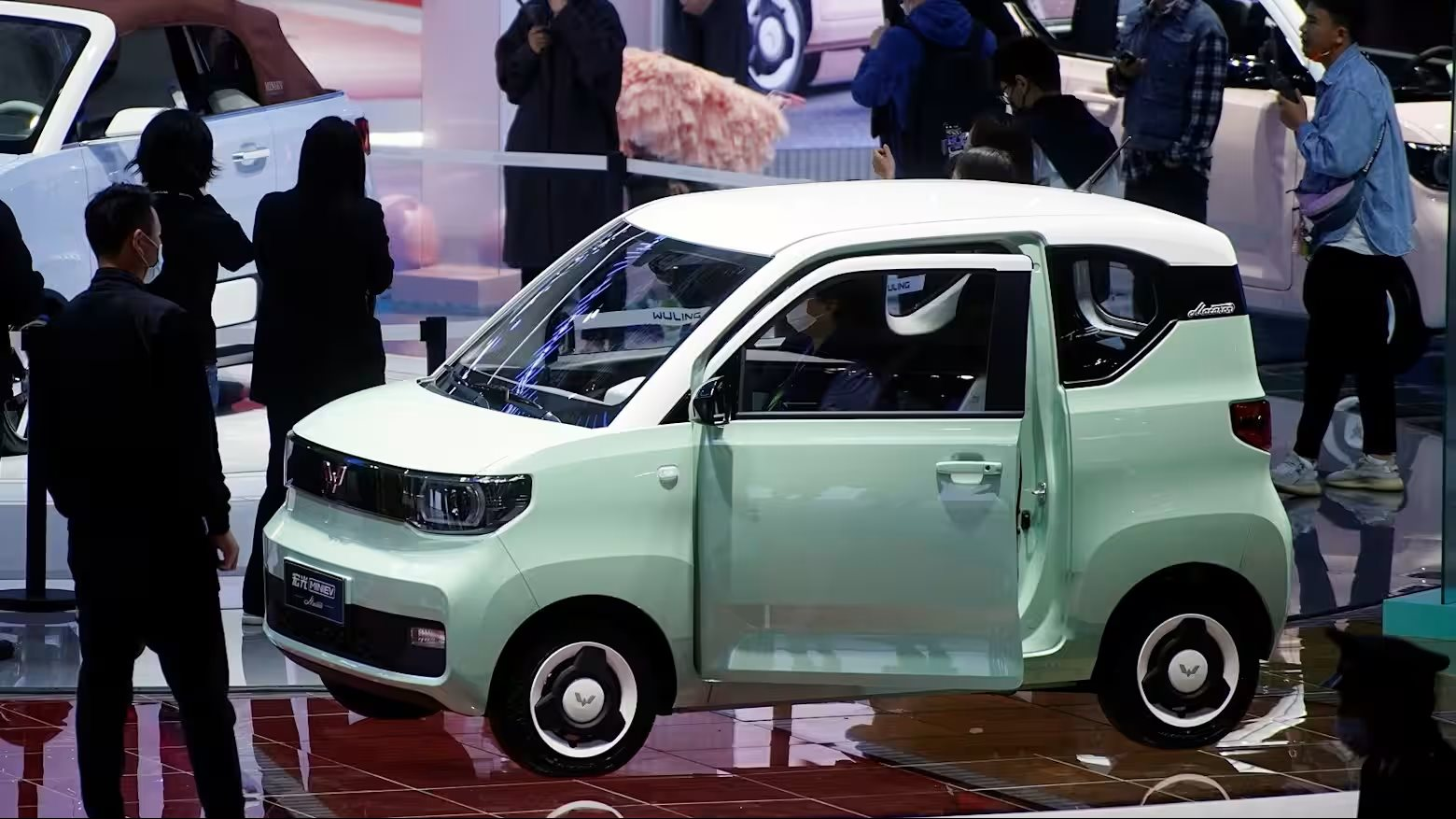 Tại sao xe điện cỡ nhỏ bị người d&ugrave;ng "ghẻ lạnh" m&agrave; c&aacute;c c&ocirc;ng ty vẫn b&aacute;n? - C&oacute; t&iacute;nh to&aacute;n th&acirc;m s&acirc;u cả đấy- Ảnh 1.