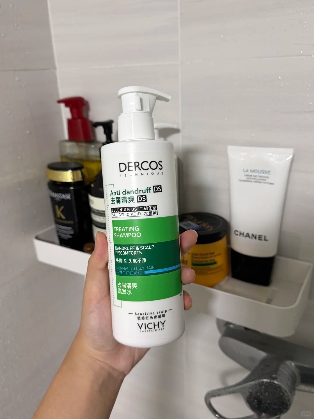 Chỉ đổi c&aacute;ch gội đầu, m&aacute;i t&oacute;c rễ tre của c&ocirc; n&agrave;ng n&agrave;y trở n&ecirc;n mềm mượt thấy r&otilde;- Ảnh 3.