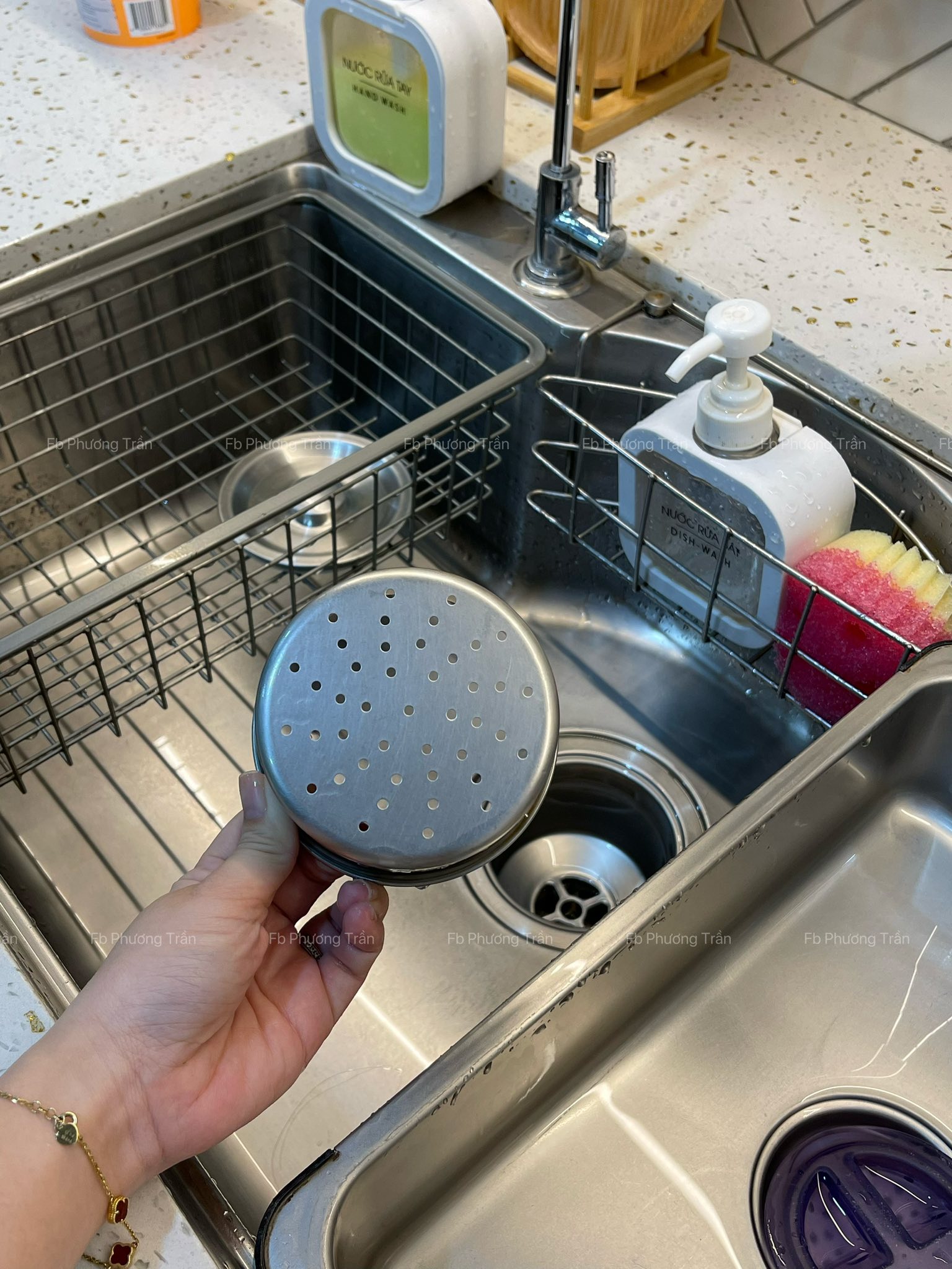 C&aacute;c mẹ đảm gọi t&ecirc;n &ldquo;ch&acirc;n &aacute;i l&agrave;m sạch&rdquo; trong c&ocirc;ng cuộc dọn nh&agrave; đ&oacute;n Tết: Chậu rửa, v&ograve;i nước, xoong nồi... đều s&aacute;ng b&oacute;ng chỉ sau 15 ph&uacute;t- Ảnh 2.