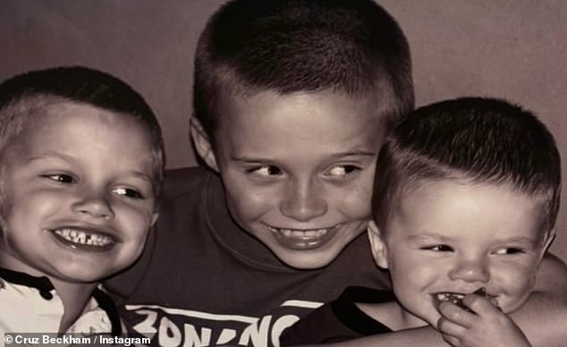 "Drama" nh&agrave; Beckham lại c&oacute; biến: Cruz Beckham bất ngờ c&oacute; động th&aacute;i lạ d&agrave;nh cho anh trai Brooklyn!- Ảnh 1.