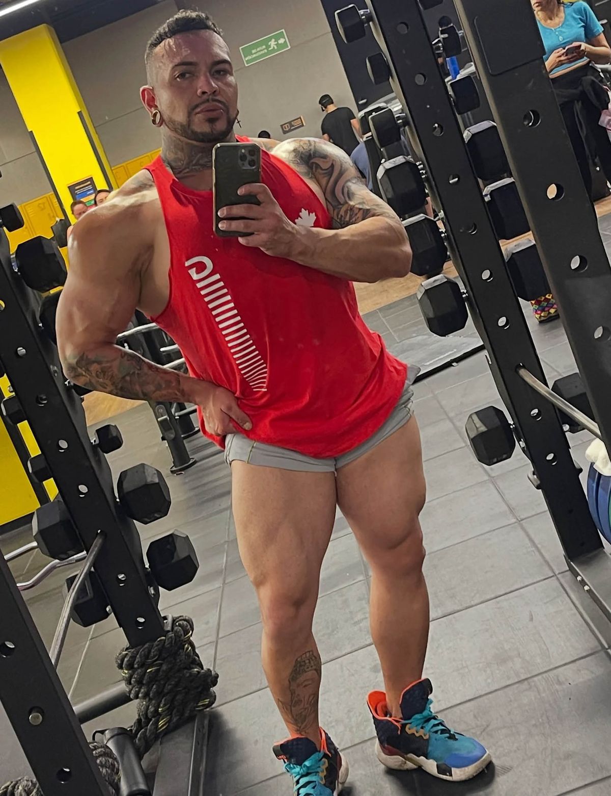 Nh&agrave; v&ocirc; địch thể h&igrave;nh đột tử ngay giữa buổi tập, cả ph&ograve;ng gym b&agrave;ng ho&agrave;ng- Ảnh 3.