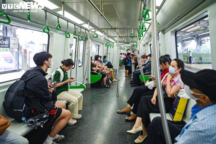 H&agrave; Nội miễn ph&iacute; v&eacute; 9 ng&agrave;y Tết, thay đổi tần suất chạy 2 tuyến đường sắt tr&ecirc;n cao- Ảnh 1.